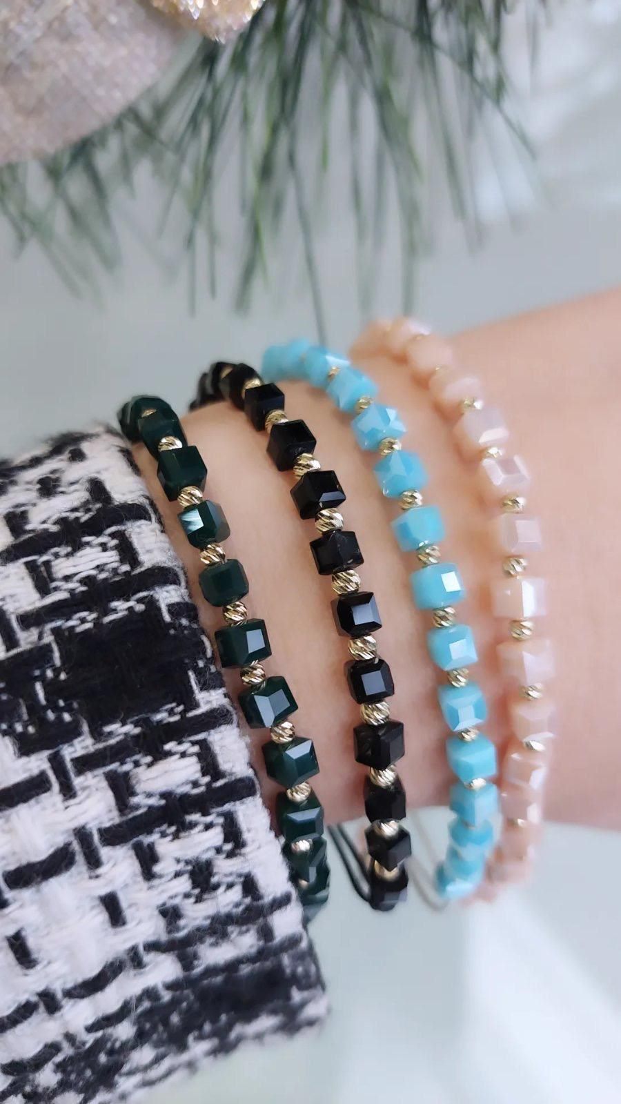 Narukvice sa kristalnim kamenjem