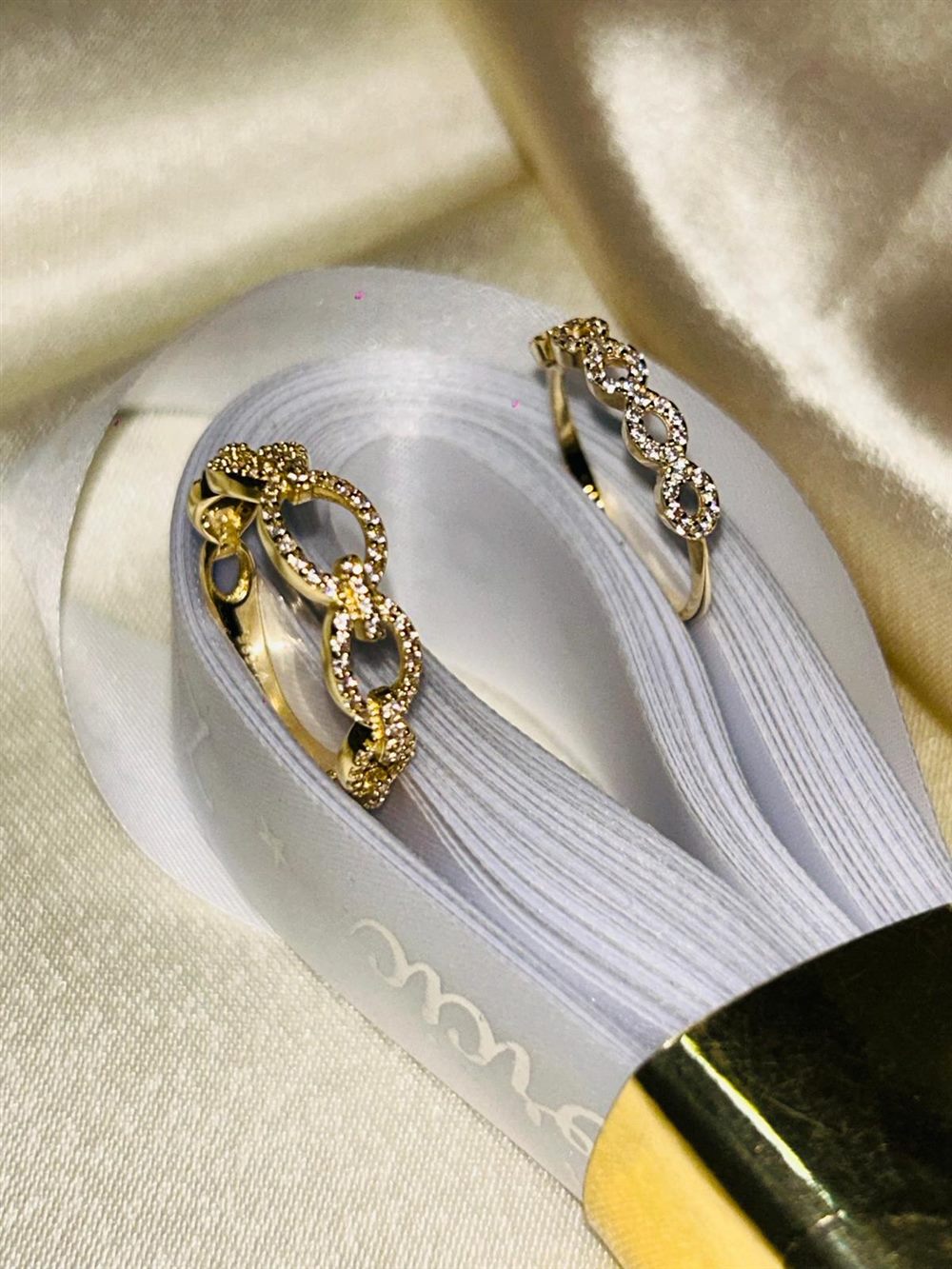 Zlatni karika prsteni