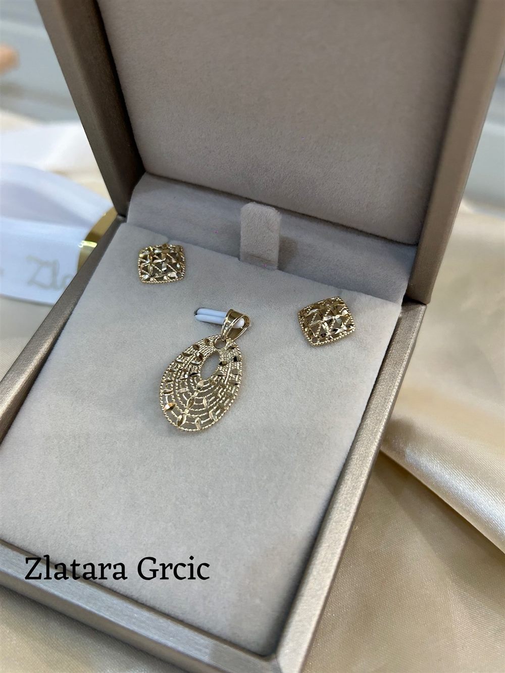 Zlatni filigran set privezak i minđuše